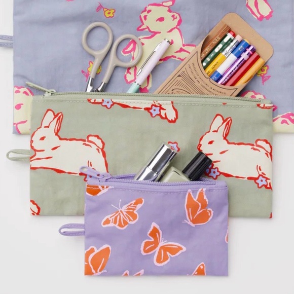 BAGGU Small Flat Pouch in Spring 2026 Butterfly Print - Picture 2 of 6